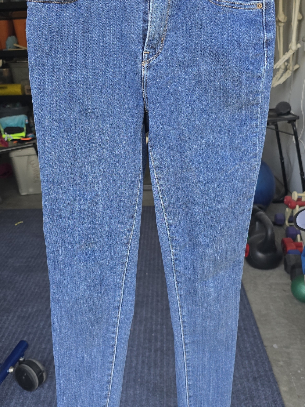 Women’s Skinny Jeans in Medium Blue